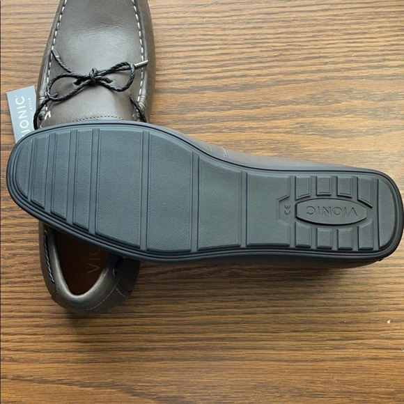Brand new men’s gray science in style vionic shoes